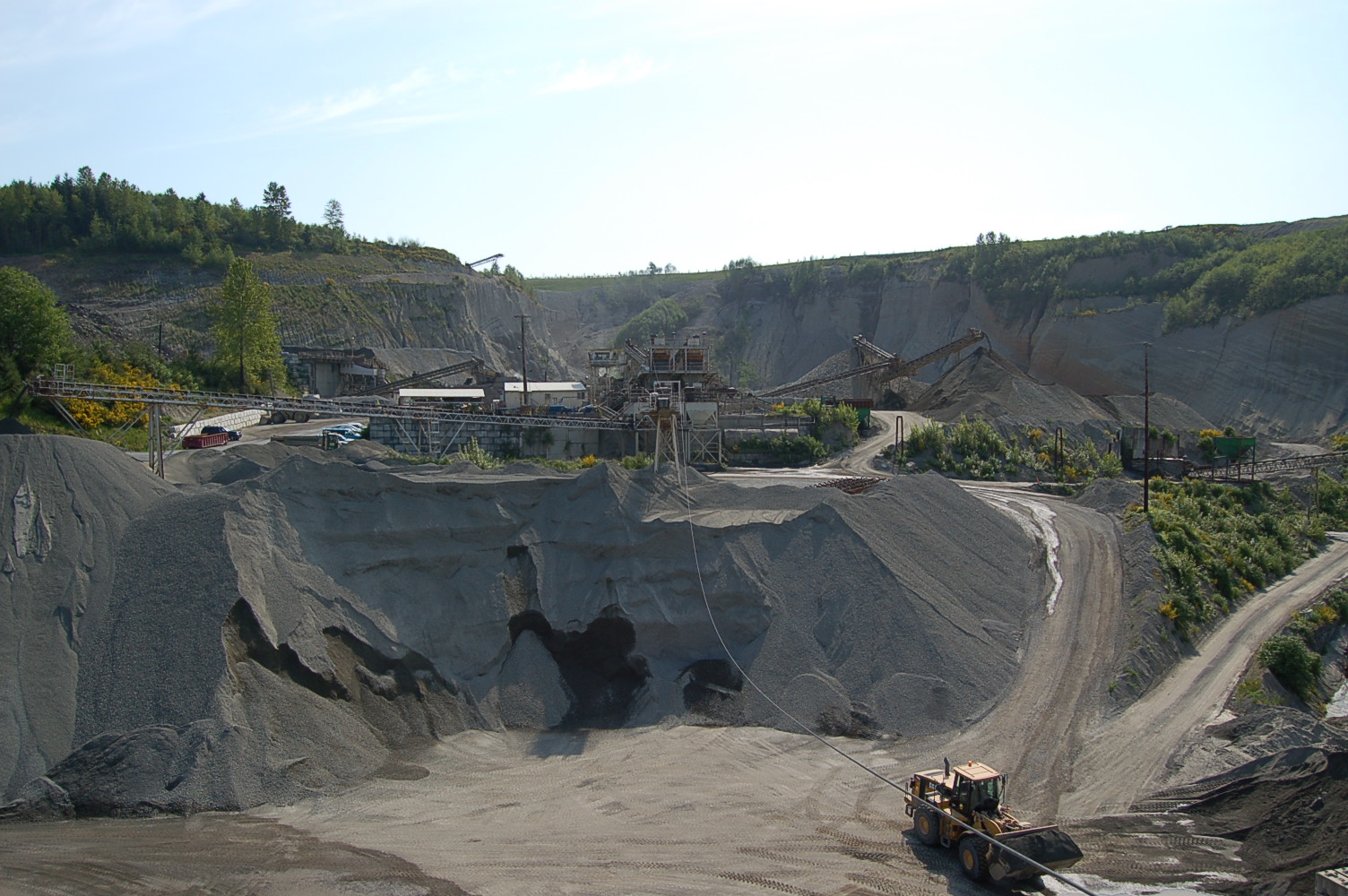 Stockpiles and pit at Lakeside Industries drum plant