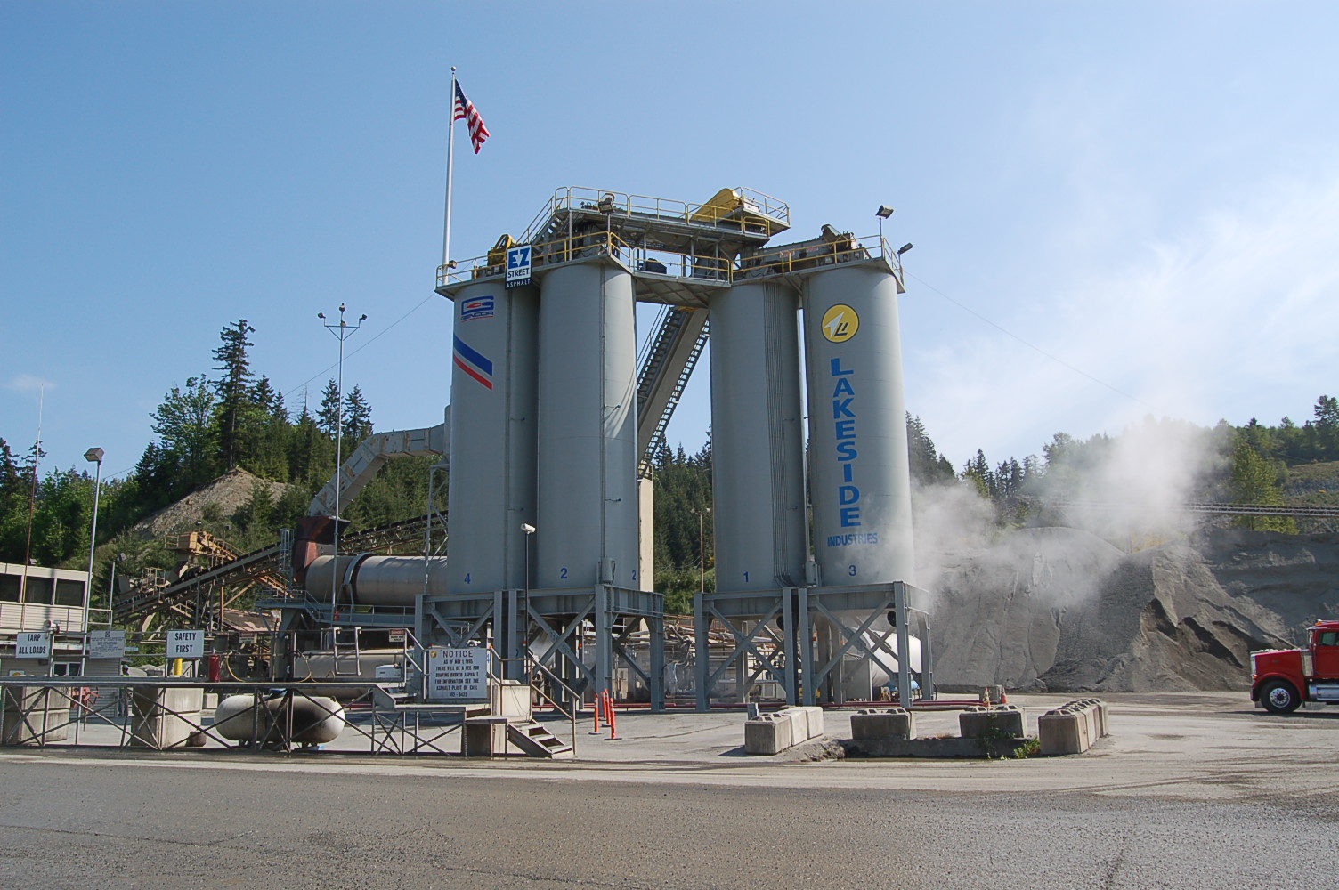 HMA storage silos at Lakeside Industries drum plant