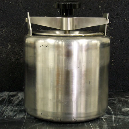 Drum used in the Micro-Deval apparatus