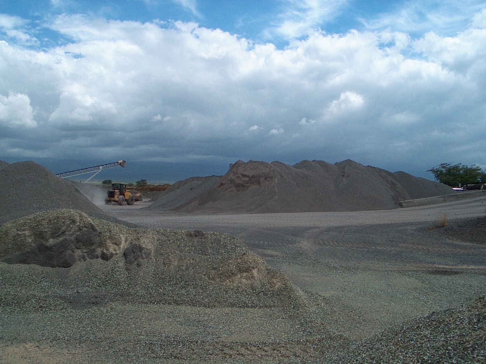 The aggregate stockpile in the foreground at this asphalt plant consists of recycled glass.